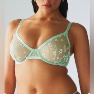 Savage X FENTY sheer underwire bra size women’s 32DD